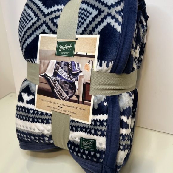 Woolrich Plush Sherpa Blanket, NEW, 60" X 70", Aztec Boho Bohemian - Picture 2 of 9